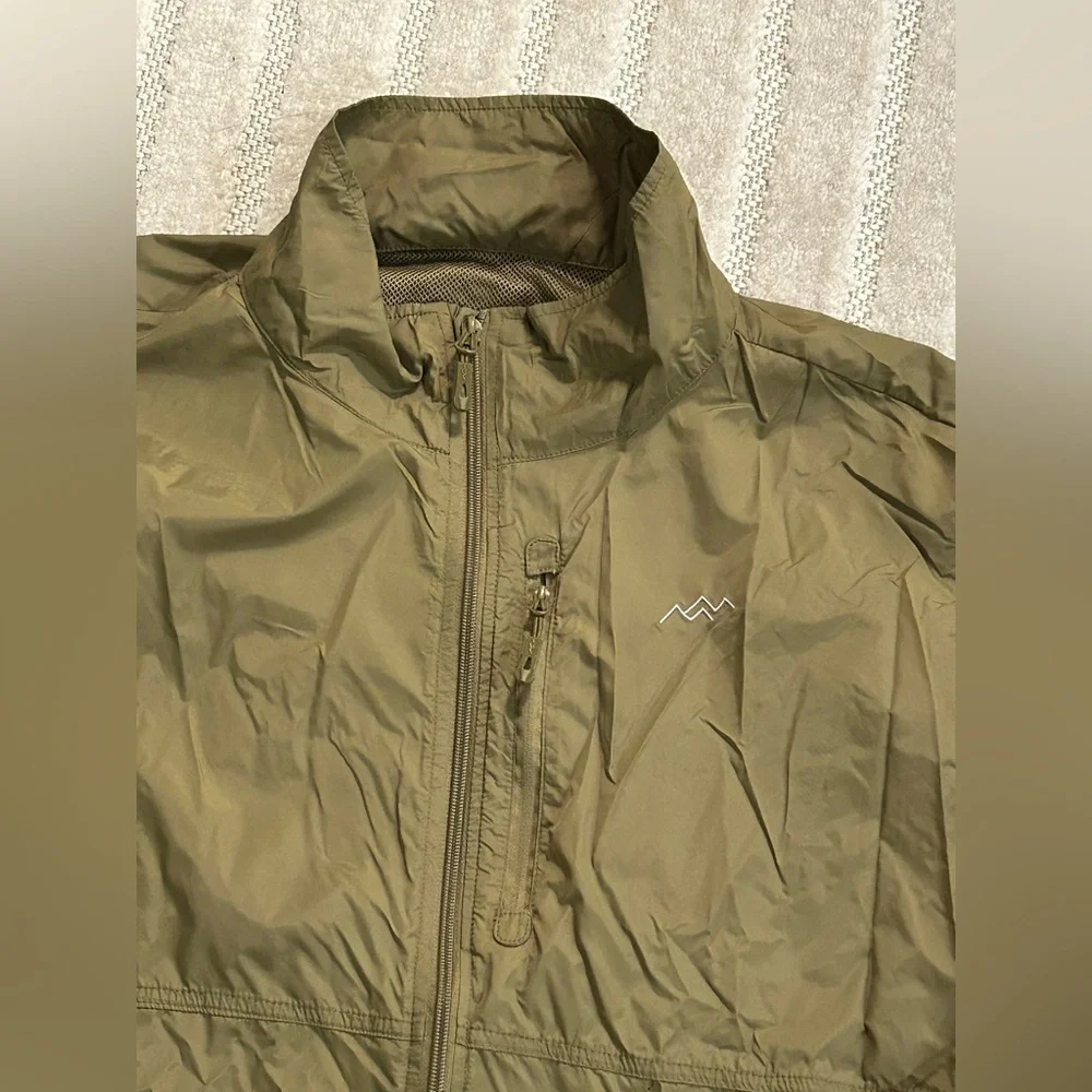 Trailside Supply Co Nylon Lightweight Outdoor Windbreaker Jacket in Green - XL